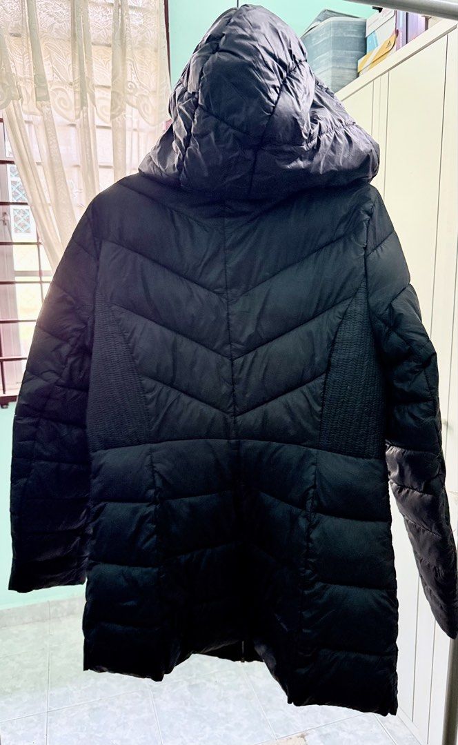 Black down jacket (Category: Coats, Jackets and Outerwear) located in Kulim. Submitted by nbakar (Listing ID 1457542283, Image 3). Description: - Down jacket suitable for temperature -10deg Celcius up to 10 deg Celcius - attached hoodie Has pleated on the side for more fitting and comfort.