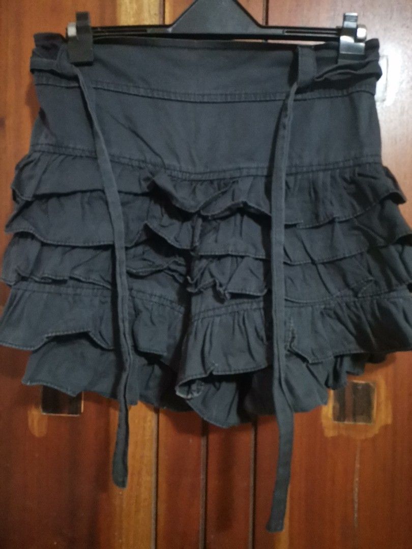 Black Ruffle Tiered Skort with Tie Waist (Category: Skirts) located in Makati City. Submitted by kookybearsstuff (Listing ID 1457641138, Image 1). Description: - Adorable black mini skort - Features multiple ruffles and tiers for a playful look - Adjustable tie waist detail - Estimated size: Small to Medium (please check measurements if available) - Perfect for casual outings or dressing up - Effortlessly pairs with various tops for different sty