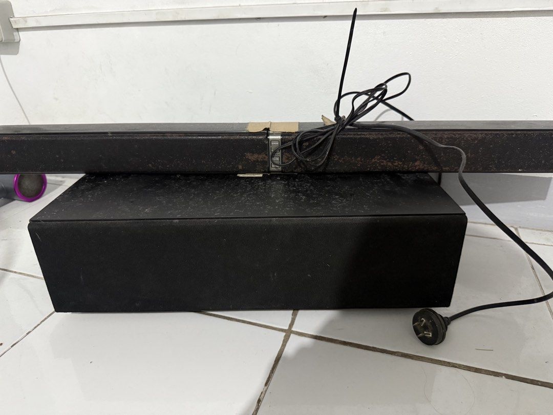 Black Soundbar and Subwoofer Set (Category: Soundbars, Speakers & Amplifiers) located in Rosario. Submitted by Cess1 (Listing ID 1457620398, Image 1). Description: Sound bar with bass.