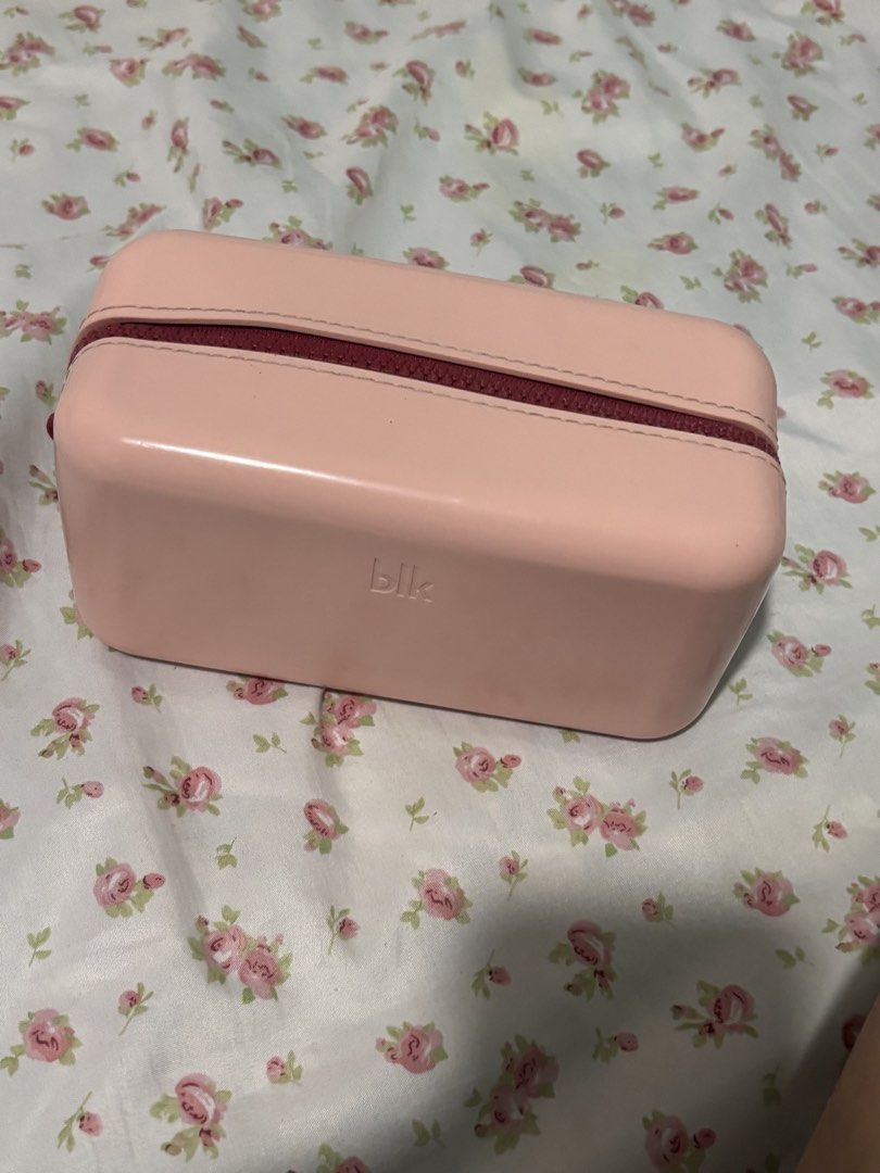 blk make up bag (Category: Makeup) located in La Trinidad. Submitted by caicai1926 (Listing ID 1457600393, Image 3). Description: .