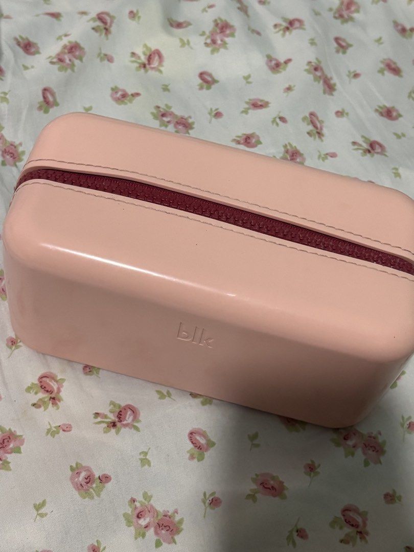 blk make up bag (Category: Makeup) located in La Trinidad. Submitted by caicai1926 (Listing ID 1457600393, Image 2). Description: .