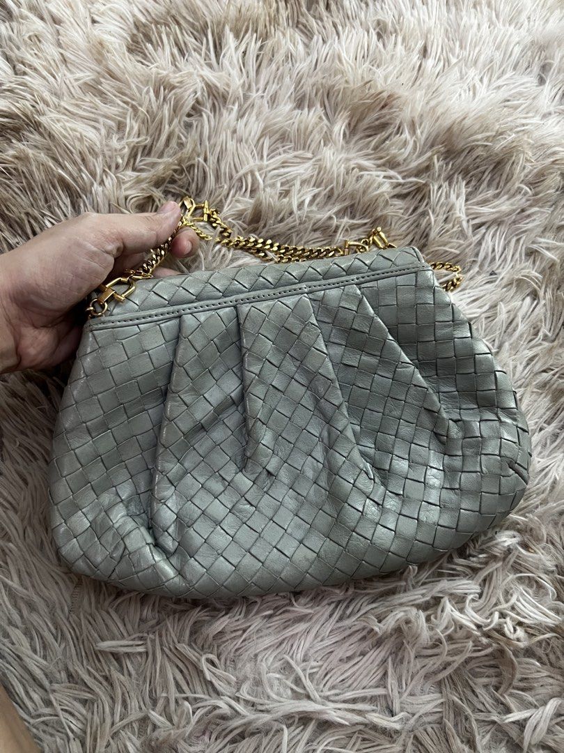 Bottega veneta (Category: Luxury Bags & Wallets) located in Manila. Submitted by nabi011291 (Listing ID 1457591565, Image 3). Description: Authentic with authenticity card Contact this number for faster transaction 09067872392.
