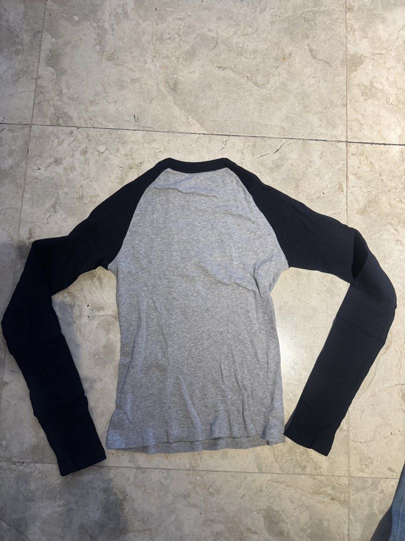 Brandy Melville John Galt Longsleeve Tee (Category: Longsleeves) located in Manila. Submitted by shrimpdaddy77 (Listing ID 1457601667, Image 2). Description: BOUGHT BEFORE UPSIZING No stains or defects.