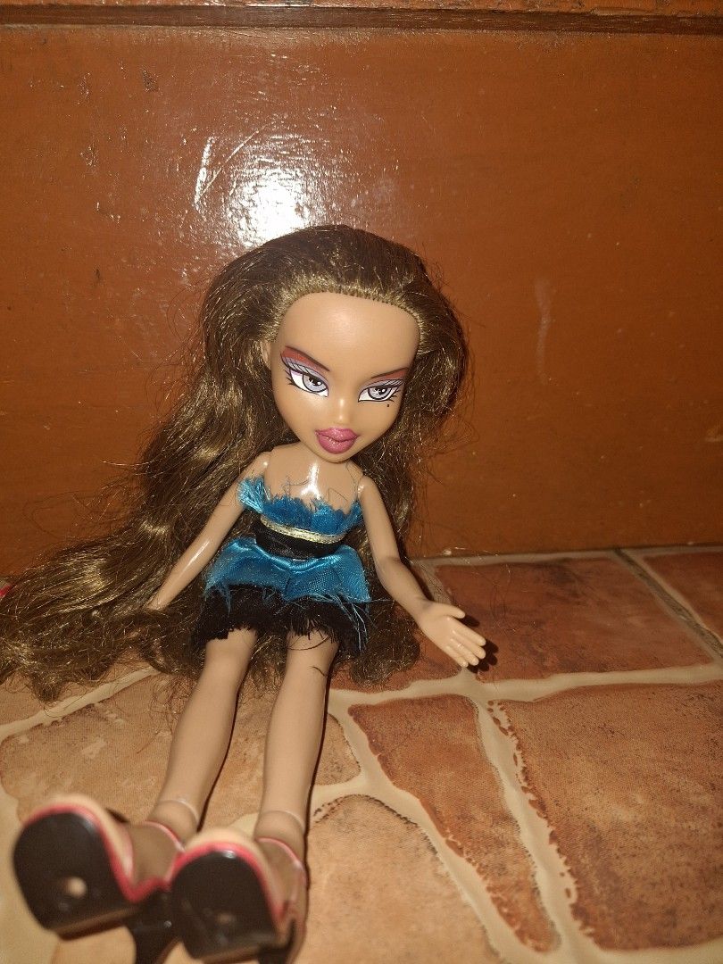 Bratz formal funk Yasmin doll (Category: Kids Toys) located in Manila. Submitted by freedanielle (Listing ID 1457594380, Image 1). Description: Flaws: has ink stain on lips Cut bangs stain of back of legs.