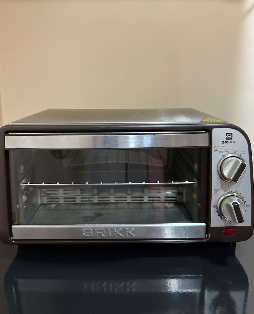 Brikk oven toaster (Category: Ovens & Toasters) located in Taguig. Submitted by sarahh_23_596 (Listing ID 1457579105, Image 1). Description: Planning to move out soon and needs to declutter this oven. .