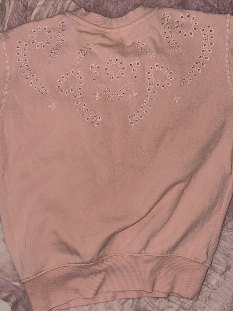 [BUNDLE] H&M Pink Sweatshirt & Divided Backless White Knit Longsleeve Top (Category: Others Tops) located in Bacolod City. Submitted by starqarts (Listing ID 1457598853, Image 2). Description: Bundle of two tops from H&M. Includes a pink sweatshirt with eyelet details and a white ribbed knit long-sleeve backless top from Divided. Both are size XS! Great for casual wear :) RFS: Need funds for thesis :”) ! NOTE: Free SF if total adds up to ₱699+!.