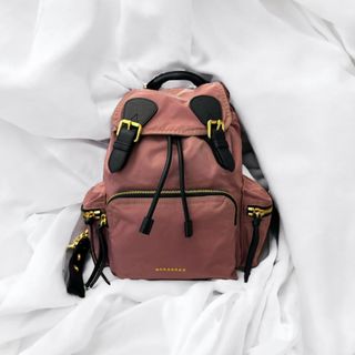 （分類：）位於 。 由 luxe.station22 提交（商品編號 1457594758，圖片 1）。簡介： 。