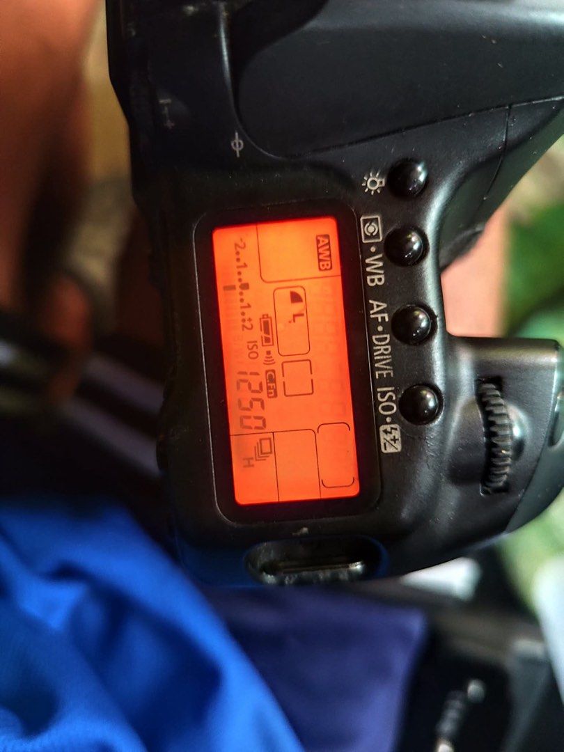 Canon 40D (sensor issue) (Category: Cameras) located in Manila. Submitted by zealstone_46c2c5 (Listing ID 1457659682, Image 3). Description: Canon 40D All working except sensor issue 2k estimated na paayos nito di ka na rin lugi sa inclusions Battery grip 2 batteries Charger SD card reader 2 SD card Camera strap.