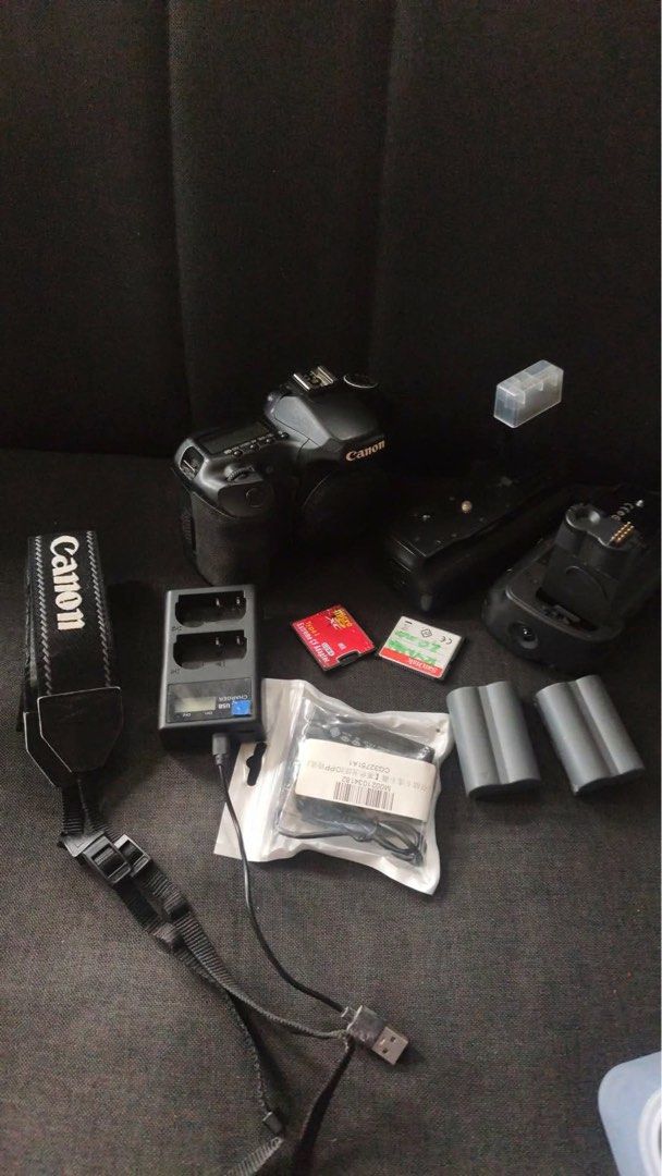 Canon 40D (sensor issue) (Category: Cameras) located in Manila. Submitted by zealstone_46c2c5 (Listing ID 1457659682, Image 1). Description: Canon 40D All working except sensor issue 2k estimated na paayos nito di ka na rin lugi sa inclusions Battery grip 2 batteries Charger SD card reader 2 SD card Camera strap.