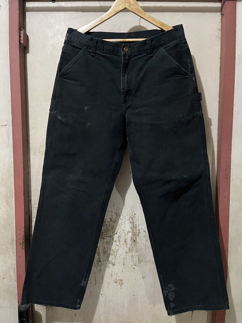 Carhartt B11 BLK (Category: Jeans) located in Quezon City. Submitted by randomdrop (Listing ID 1457666917, Image 2). Description: Carhartt B11 BLK •Crispy condition •Color rate : 9/10 •Waist : 34 •Lenght : 42 •Issue : workwear condition •Price : 3,000 + sf •Open for VC.