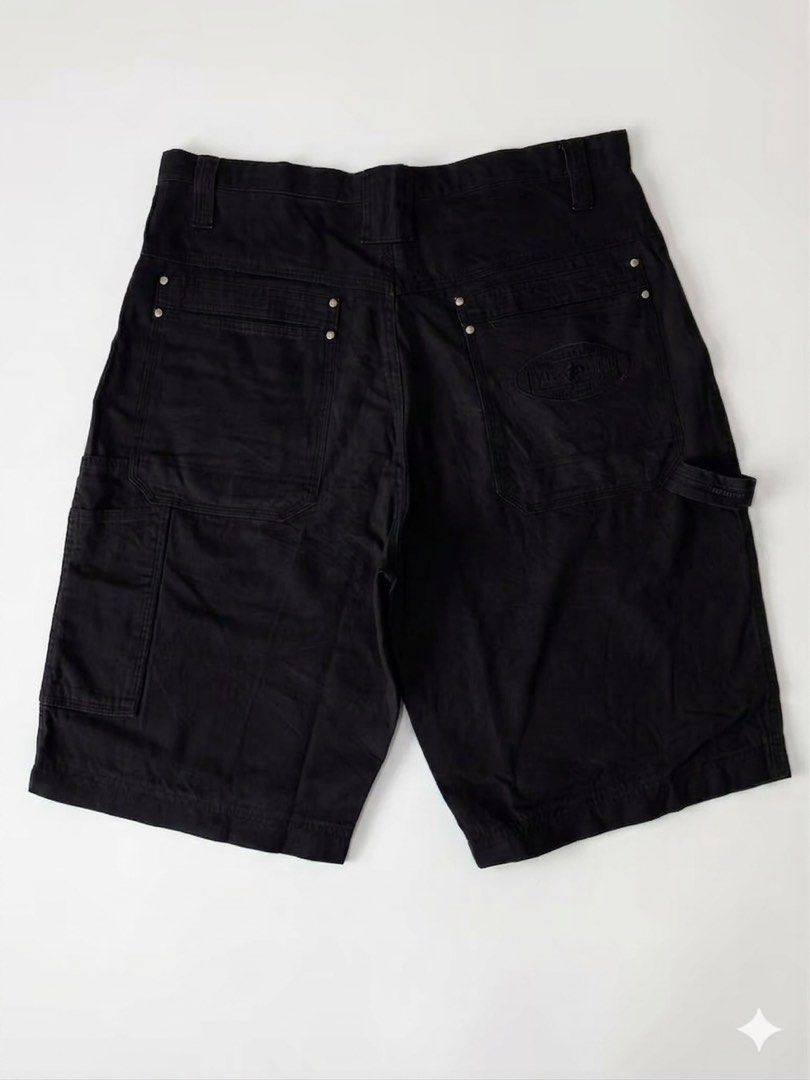 Carpenter Jorts Black (Category: Shorts) located in Manila. Submitted by suot_cebu (Listing ID 1457648753, Image 2). Description: - Size 34 - Black carpenter jorts - Multiple pockets for ample storage - Secure button and zip closure - Made with durable material - Ideal for casual outings or work attire.