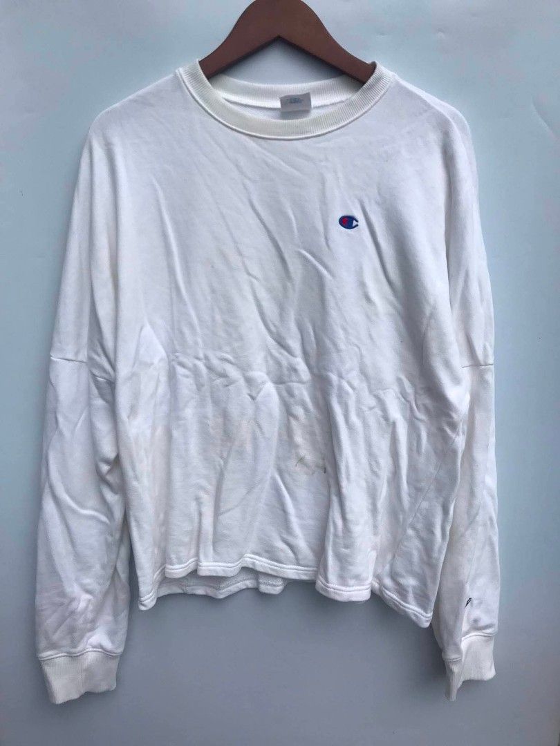 Champion White Long Sleeve Sweatshirt Size M (Category: Coats, Jackets and Outerwear) located in Manila. Submitted by deguertoje73072 (Listing ID 1457552345, Image 2). Description: - Authentic Champion sweatshirt - Size: Medium (M) - Classic Champion logo prominently displayed on the back - Small Champion logo on the chest - Additional small logo detail on the sleeve cuff - Genuine American Athletic Apparel.