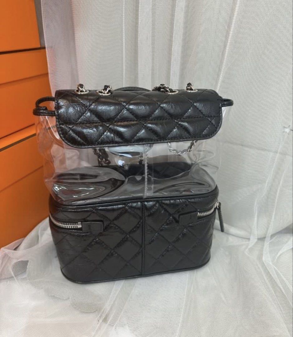 Chanel backpack （分類：手袋及銀包）位於 Hong Kong。 由 kpfirstbag 提交（商品編號 1457709065，圖片 3）。簡介： 93new 有卡麈袋 超級抵玩。