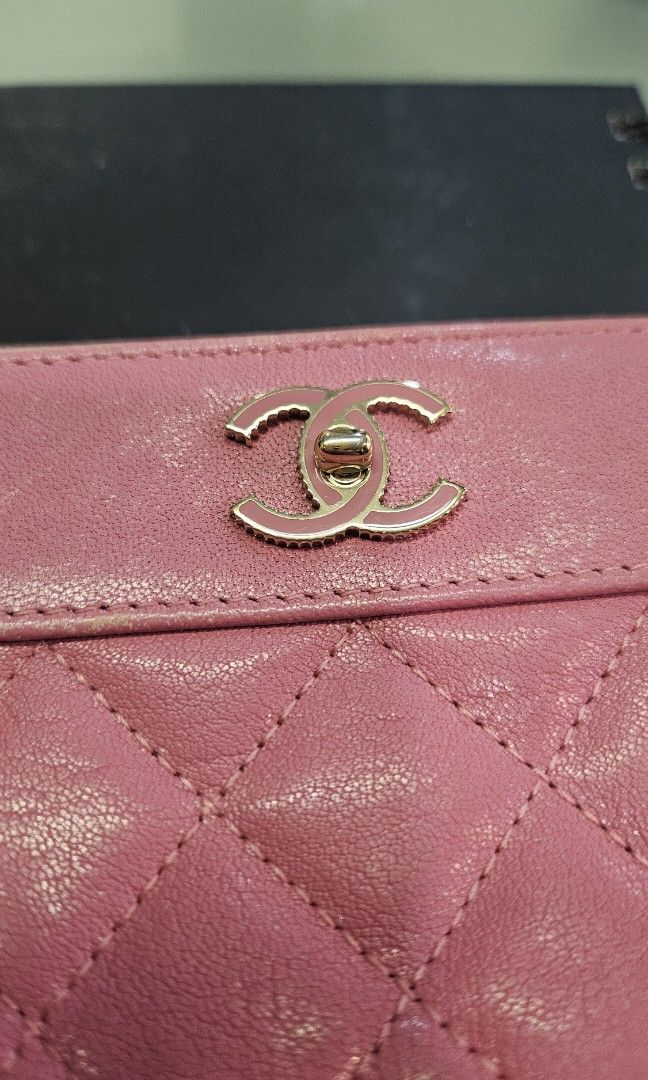 Chanel card coin case (Category: Luxury Bags & Wallets) located in Paranaque City. Submitted by beleescloset (Listing ID 1457525901, Image 2). Description: Guaranteed authentic with entrupy See photo for sign of usage. Overall still looks beautiful.