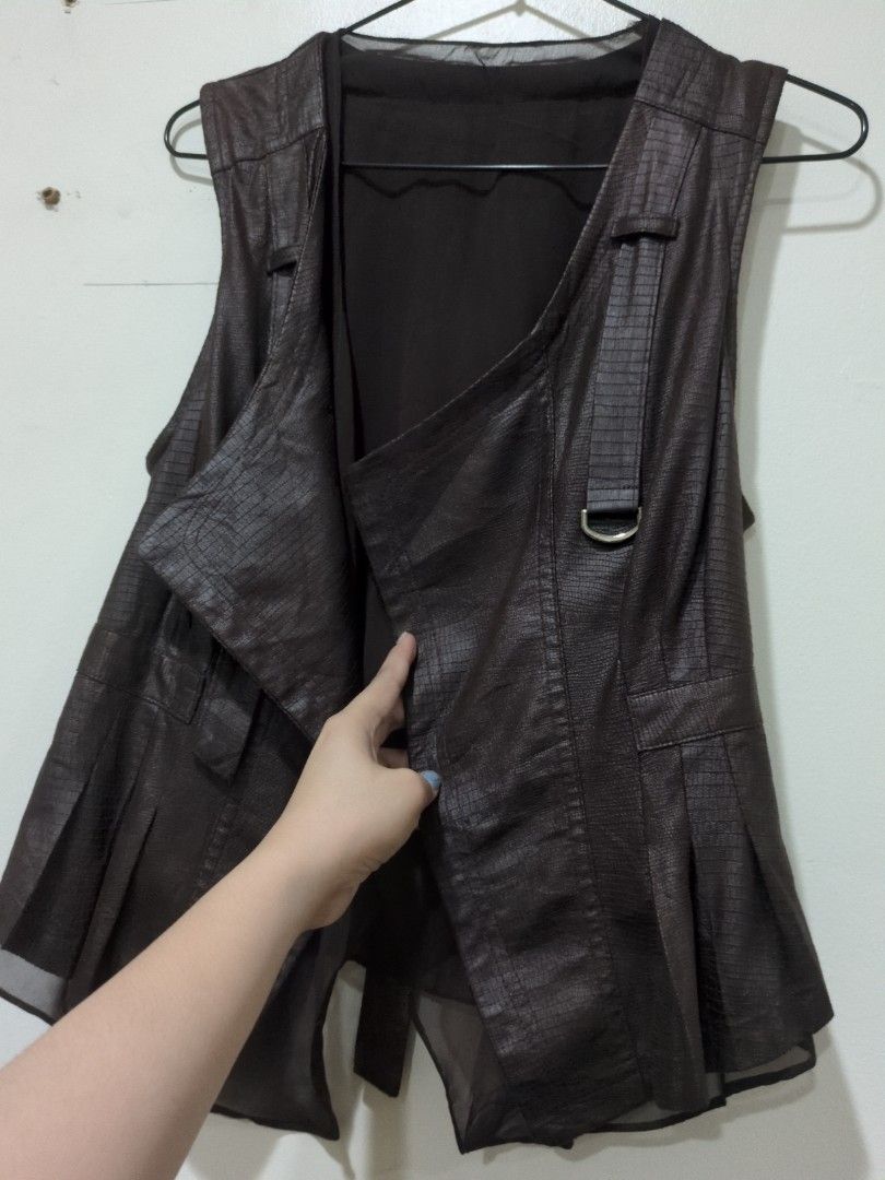 Chic Sleeveless Blazer Vest (leather like) (Category: Coats, Jackets and Outerwear) located in Mandaluyong City. Submitted by bbcatham (Listing ID 1457630526, Image 3). Description: Super chic in actual. HQ No flaws! Size: Small to Med Condition: 9/10 PS. You can add buttons if you like..