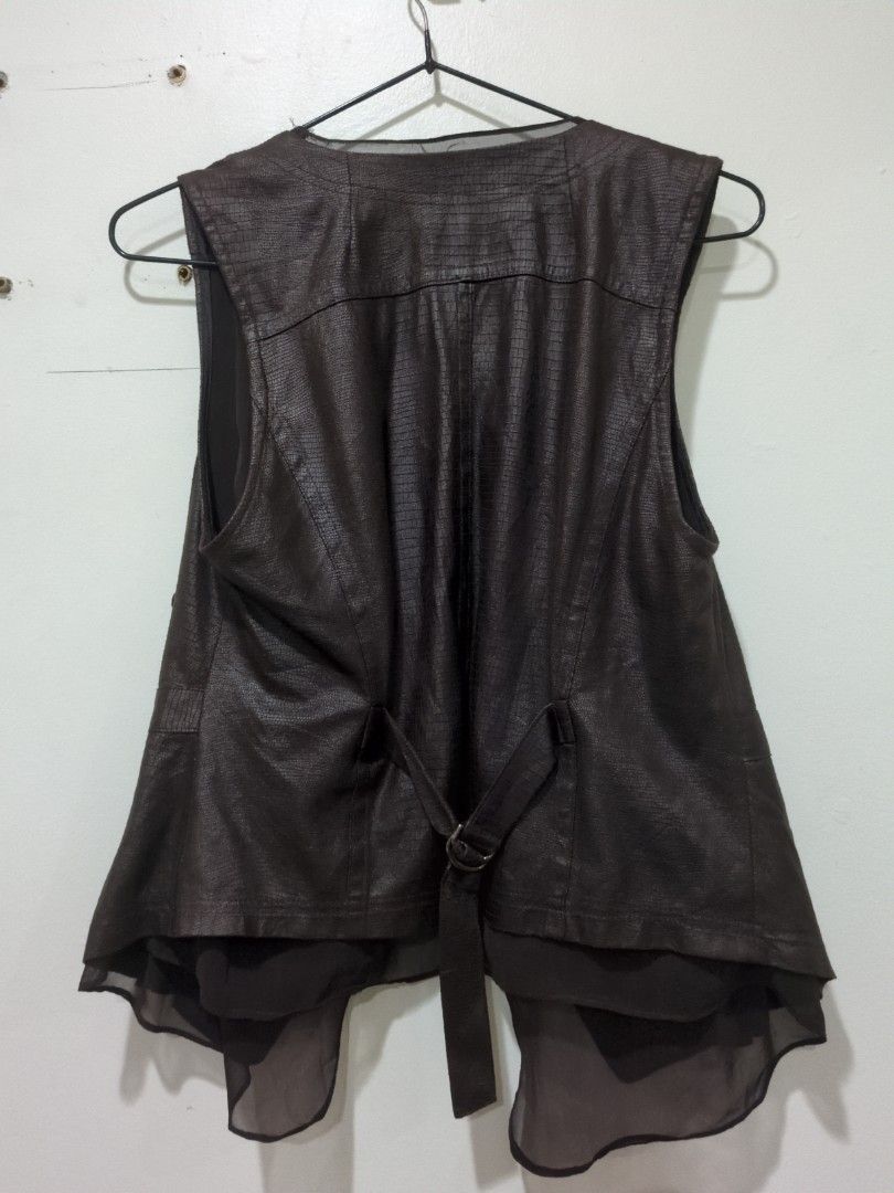 Chic Sleeveless Blazer Vest (leather like) (Category: Coats, Jackets and Outerwear) located in Mandaluyong City. Submitted by bbcatham (Listing ID 1457630526, Image 2). Description: Super chic in actual. HQ No flaws! Size: Small to Med Condition: 9/10 PS. You can add buttons if you like..
