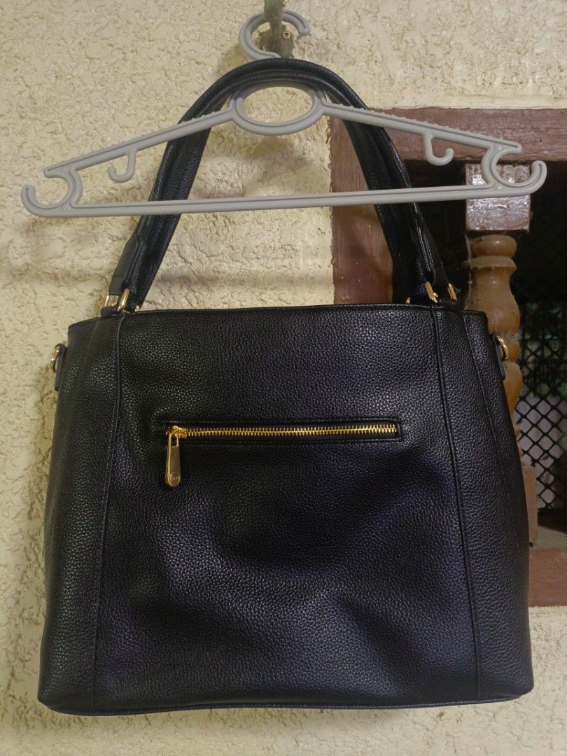 CLN Leira shoulder bag (Category: Shoulder Bags) located in Santa Cruz. Submitted by beabagos (Listing ID 1457614496, Image 3). Description: - Brand: CLN - Material: Black pebbled leather - Style: Tote bag - Features: Top handles, adjustable shoulder strap - Compartments: Zip main compartment with interior slip pockets, back exterior zip pocket - Hardware: Gold-tone - Design: Simple and classic.