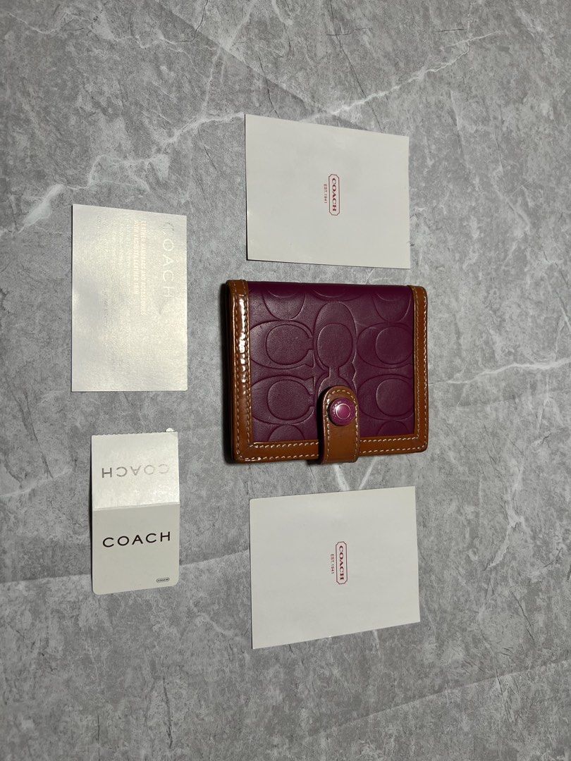 coach bi fold wallet (Category: Wallets & Card holders) located in Quezon City. Submitted by brand.selection (Listing ID 1457665715, Image 3). Description: coach bi fold wallet.