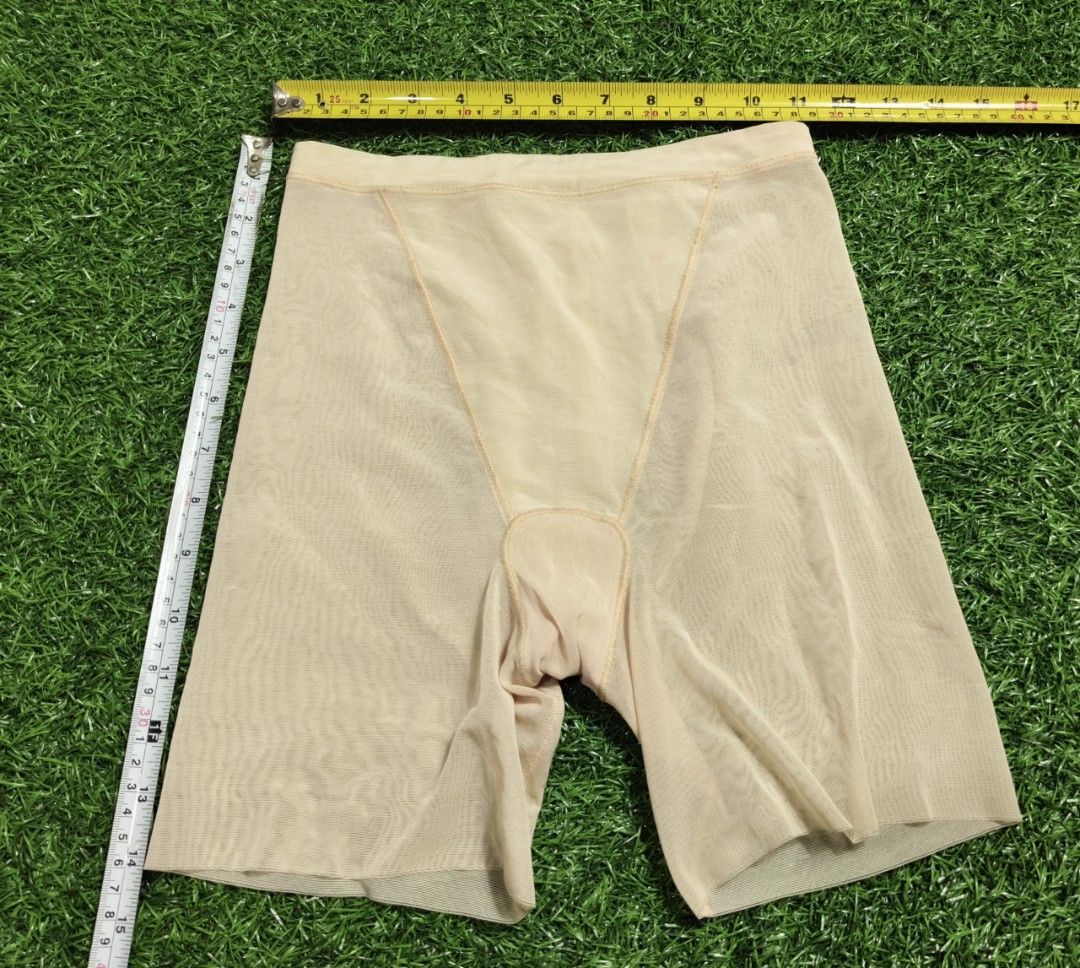 Code : 1017 (Category: New Undergarments & Loungewear) located in Sungai Buloh. Submitted by Zirahh.BndleNightware (Listing ID 1457615842, Image 1). Description: 9/10.