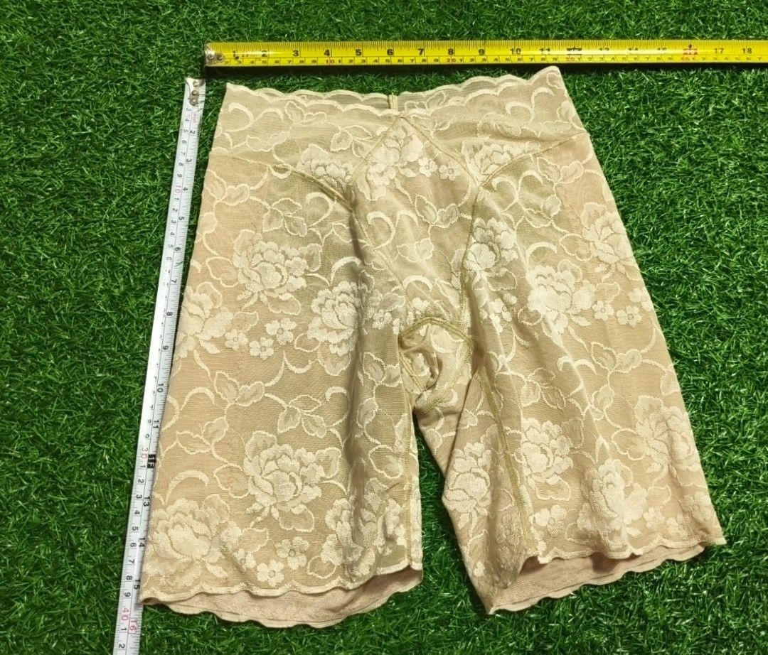 Code : 1027 (Category: New Undergarments & Loungewear) located in Sungai Buloh. Submitted by Zirahh.BndleNightware (Listing ID 1457632145, Image 1). Description: 9/10.