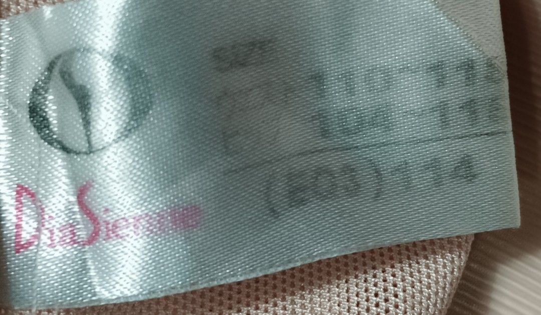 Code : 1049 (Category: New Undergarments & Loungewear) located in Sungai Buloh. Submitted by Zirahh.BndleNightware (Listing ID 1457643213, Image 2). Description: 9/10.