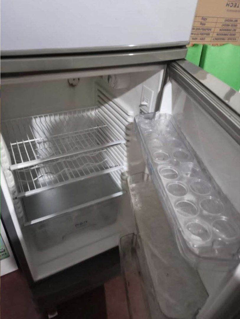 Condura CTD260MN Direct Cool Two Door Refrigerator (Category: Refrigerators and Freezers) located in Caloocan City. Submitted by zeonical2131 (Listing ID 1457697975, Image 2). Description: - Condura CTD260MN Direct Cool Refrigerator - Two Doors - 238 Liters Capacity - 130 Watts Power Consumption - Works well, fully functional - Ideal for small families or as a secondary fridge - Minor cosmetic wear - Selling as is.