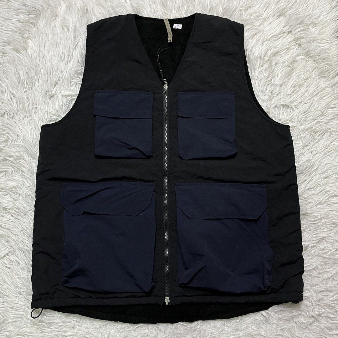 Danner boots (Category: Vests) located in Baguio. Submitted by sellingtonshop (Listing ID 1457539686, Image 1). Description: q2. Weekend/er Danner Reversible down Vest Size: XL Dimes: 29*25 Condition: good as new Issue: none Mine: 580 Steal: 680 Grab: 780.