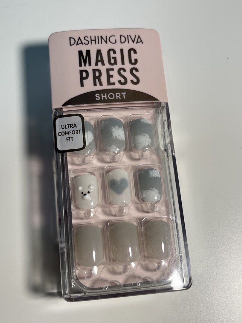 Dashing diva magic press on nails （分類：指甲美容＆其他）位於 Hong Kong。 由 eggwafe55 提交（商品編號 1457692560，圖片 1）。簡介： Opened but never used 。