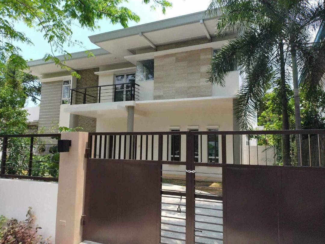 Dasmariñas Village | Residential Lot For Rent - #6864 (Category: Lot) located in Makati City. Submitted by everbrightph_09171681688 (Listing ID 1457590708, Image 1). Description: ERE Code: 6864 Property Details: FA: 640 sqm Asking Price: Php 300,000.00 For best assistance and viewing schedule, call your professional real estate pals today! For Inquires: 0917 168 1688 For Enlistment: 0917 120 3196 Instagram: @‌everbrightph FB: Everbright Real Esta