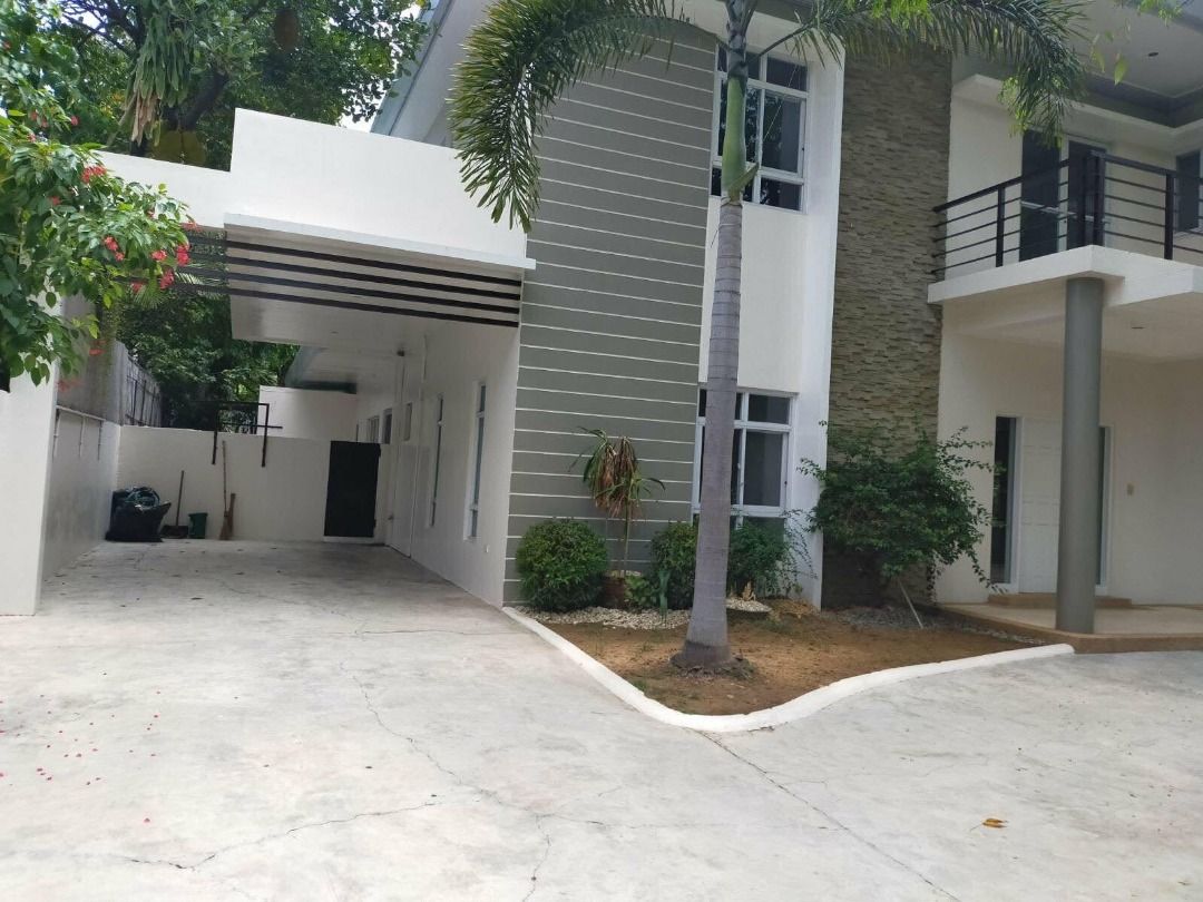 Dasmariñas Village | Residential Lot For Rent - #6864 (Category: Lot) located in Makati City. Submitted by everbrightph_09171681688 (Listing ID 1457590708, Image 3). Description: ERE Code: 6864 Property Details: FA: 640 sqm Asking Price: Php 300,000.00 For best assistance and viewing schedule, call your professional real estate pals today! For Inquires: 0917 168 1688 For Enlistment: 0917 120 3196 Instagram: @‌everbrightph FB: Everbright Real Esta