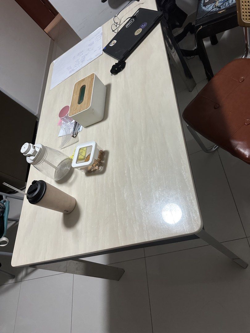 Dining table (Category: Tables & Sets) located in Singapore. Submitted by liewsoonle94993 (Listing ID 1457534524, Image 2). Description: Good condition $180cash & carrier . 135 x 82 x 77 cm .
