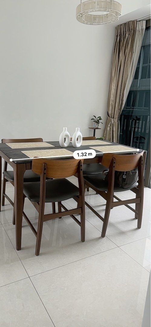 Dining table set (Category: Tables & Sets) located in Singapore. Submitted by shirley333333 (Listing ID 1457520194, Image 2). Description: .