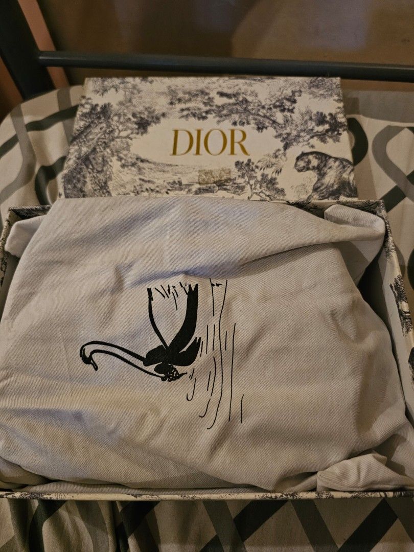 Dior Oblique Saddle Bag (Category: Luxury Bags & Wallets) located in Caloocan City. Submitted by kingarthur1306 (Listing ID 1457702450, Image 1). Description: - High Tier - Classic Dior Oblique canvas - Gold hardware details - Comes with dust bag and box - Ideal for everyday or special occasions - A timeless Dior piece.