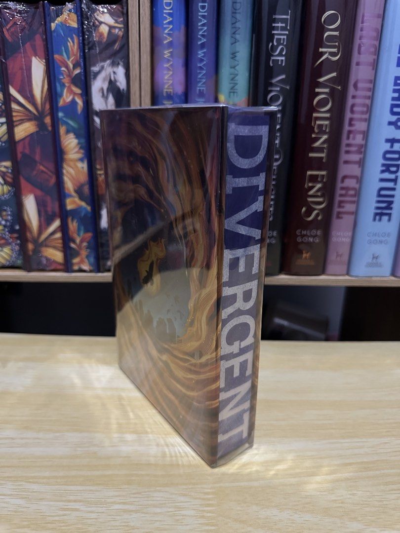 Divergent - Veronica Roth (Deluxe) Sealed (Category: Storybooks) located in Mabalacat. Submitted by midnightreader11 (Listing ID 1457583785, Image 2). Description: .
