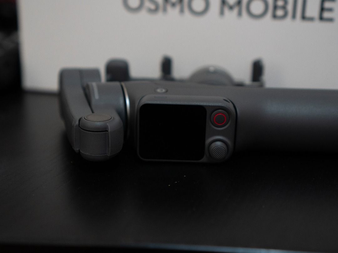 DJI Osmo Mobile 8P with tracking module (Category: Gimbals & Stabilizers ) located in Makati City. Submitted by ronbelleza (Listing ID 1457528129, Image 2). Description: Good as new 1 time lang nagamit. not compatible with my phone RFS: my phone is too heavy for it.