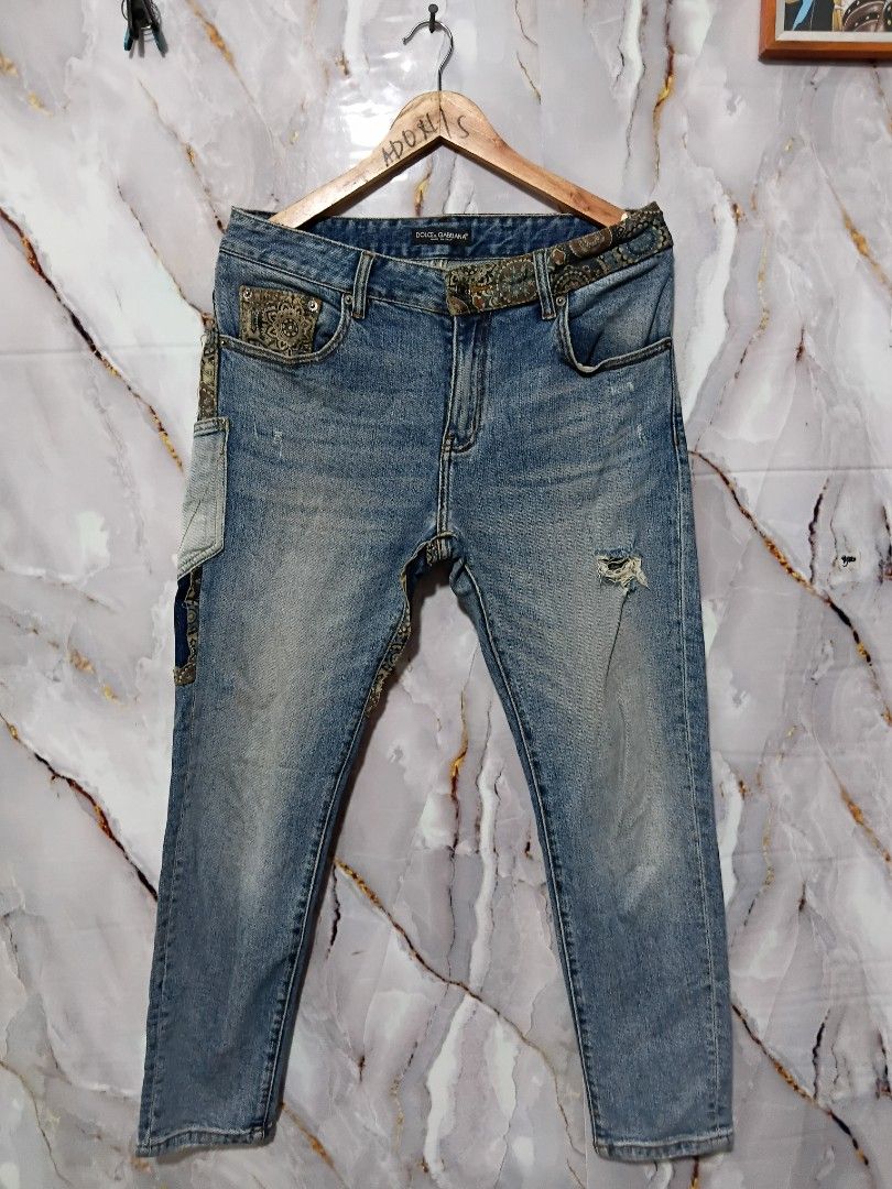 DOLCE & GABBANA DISTRESSED LIGHT WASH JEANS (Category: Jeans) located in General Mariano Alvarez. Submitted by adonid (Listing ID 1457596493, Image 1). Description: DOLCE & GABBANA DISTRESSED LIGHT WASH JEANS GOOD CONDITION NORMAL SIGN OF USAGE ONLY W34 L39.