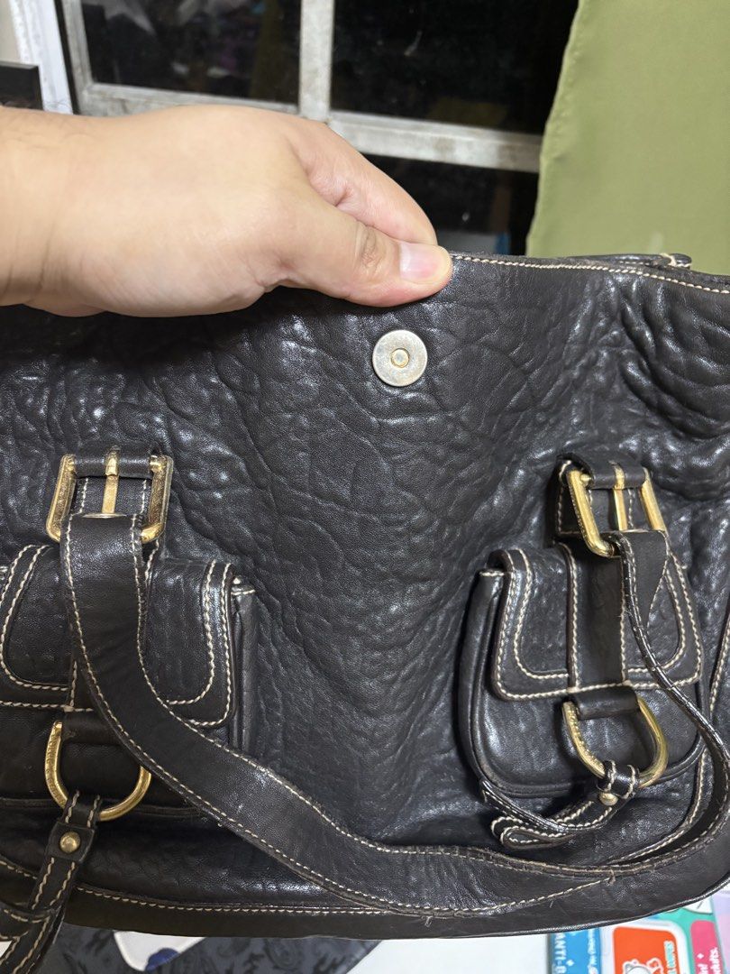 DOLCE & GABBANA Y2K MULTI-POCKET SHOULDER BAG (Category: Luxury Bags & Wallets) located in Cavite. Submitted by karlpicks (Listing ID 1457692731, Image 3). Description: Y2K ARCHIVE GENERATION NO ISSUES SLIGHT NEGO WITH DUST BAG GEN TRI LOCATION LALAMOVE TRANSACTION OR MEETUPS NEARBY BDO GCASH MAYA MARIBANK GOTYME MOP ONLY DM ME.