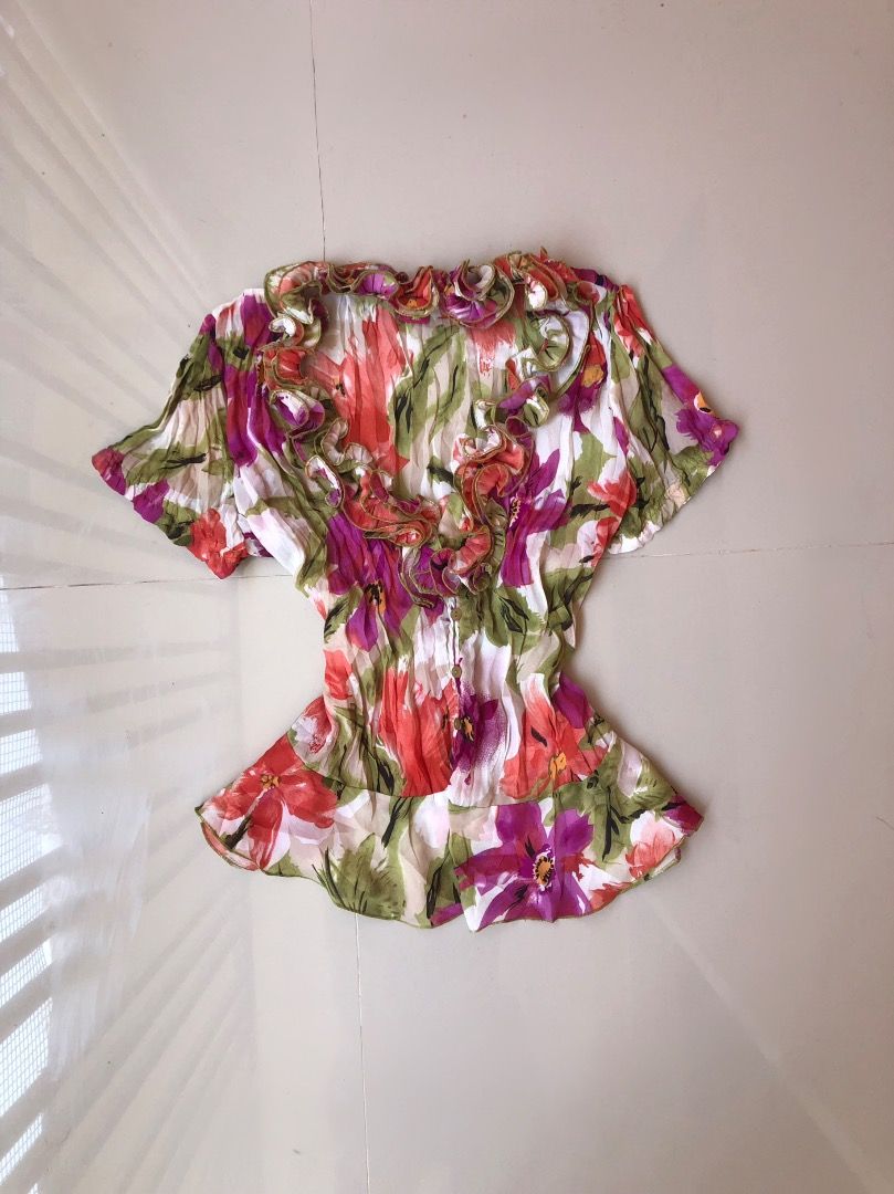 Dreamy Y2K Floral Ruffled Blouse (Category: Blouses) located in Davao. Submitted by christ07_fox (Listing ID 1457664775, Image 1). Description: - Adorable Y2K floral blouse - Features a ruffled neckline - Short sleeves - Unique crinkled fabric texture - Ideal for vintage and retro outfits - Versatile: pairs well with jeans or skirts.