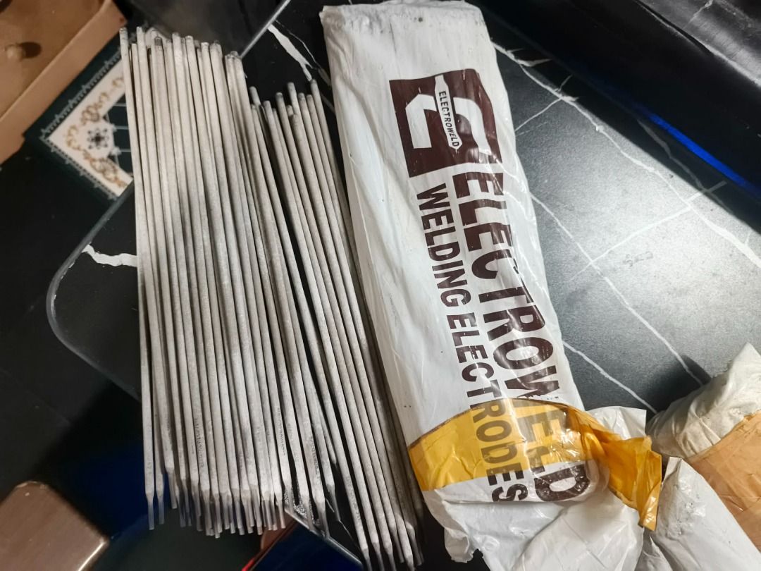 Electro weld 7018 (Category: Construction Tools & Equipment) located in Pasig City. Submitted by randomstuffs23 (Listing ID 1457587212, Image 1). Description: Electro weld 4.5kg Mga natirang paninda lang sa nag sarang shop ng kamag anak For lalamove or pick up.