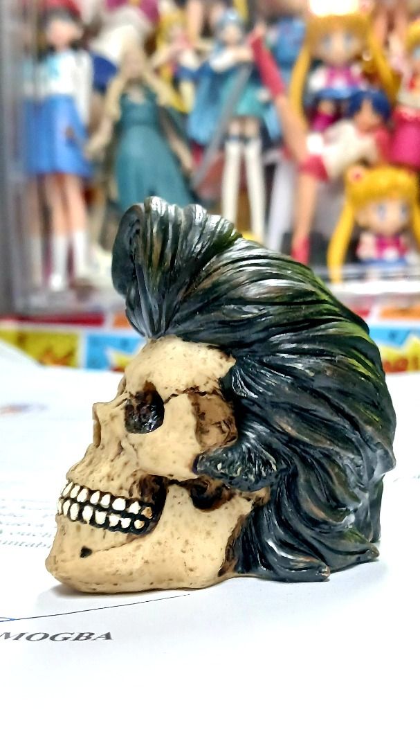 ELVIS PRESLEY Skull (perfect detail) (Category: Vintage Collectibles) located in Manila. Submitted by mickey_salonga (Listing ID 1457703265, Image 2). Description: authentic w/ markings - perfect adDition to your bedro0m or living space.