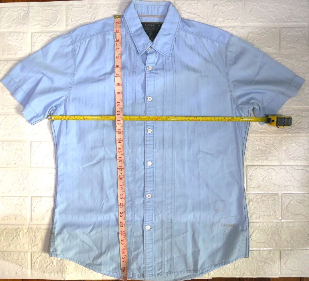 ESPRIT Men’s Light Blue Short-Sleeve Button-Down Shirt, Medium (Category: Tshirts & Polo Shirts ) located in Valenzuela. Submitted by cletini (Listing ID 1457650107, Image 2). Description: Urban fit. No holes and stains. Estimated year purchased 2014. Old but in good condition. Classic and versatile ESPRIT short-sleeve shirt in a light blue shade. Features subtle tonal vertical detailing, button-down collar, and embroidered ESPRIT logo near the l