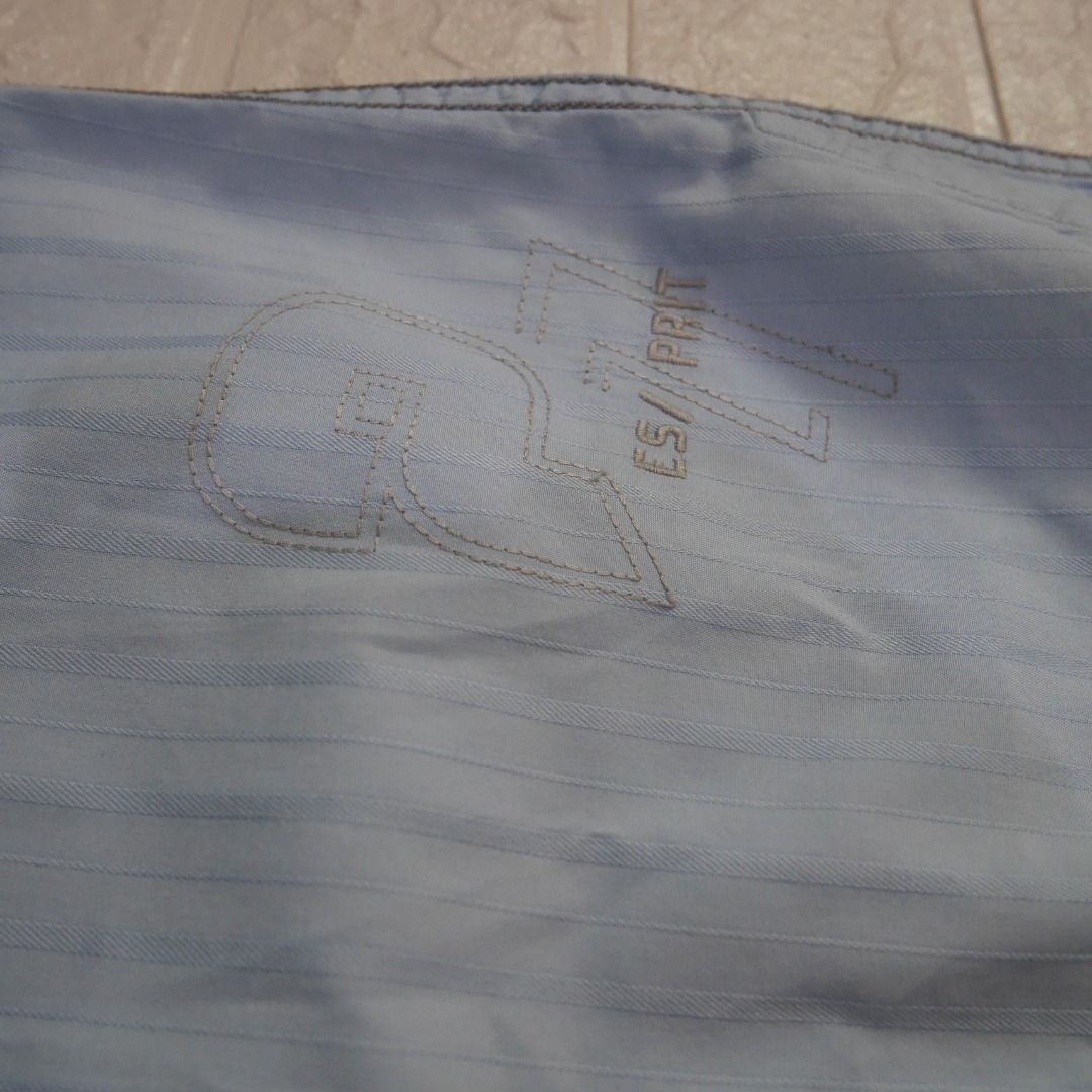 ESPRIT Men’s Light Blue Short-Sleeve Button-Down Shirt, Medium (Category: Tshirts & Polo Shirts ) located in Valenzuela. Submitted by cletini (Listing ID 1457650107, Image 3). Description: Urban fit. No holes and stains. Estimated year purchased 2014. Old but in good condition. Classic and versatile ESPRIT short-sleeve shirt in a light blue shade. Features subtle tonal vertical detailing, button-down collar, and embroidered ESPRIT logo near the l