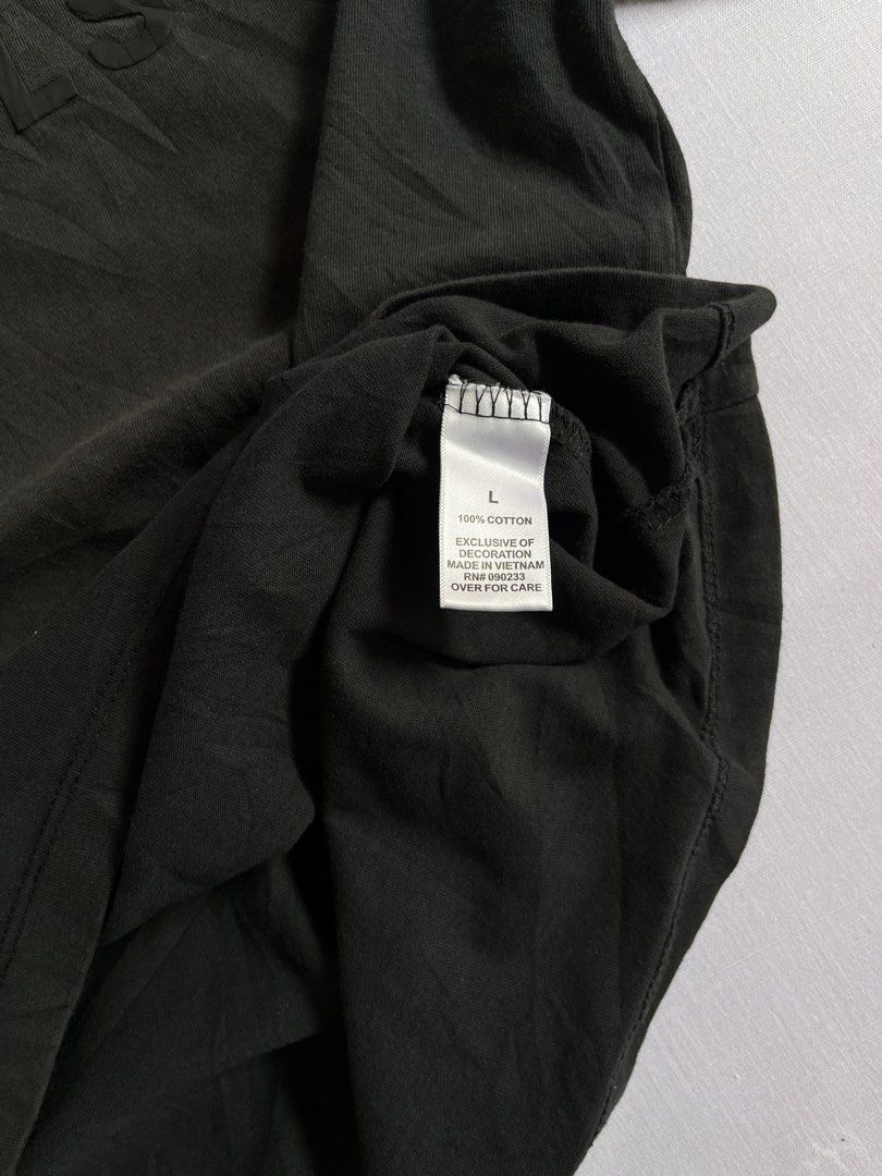 Essentials Tee (Category: Tshirts & Polo Shirts ) located in Butuan. Submitted by thriftheadsofficial (Listing ID 1457528086, Image 3). Description: Good condition Lightly used Thrifted.