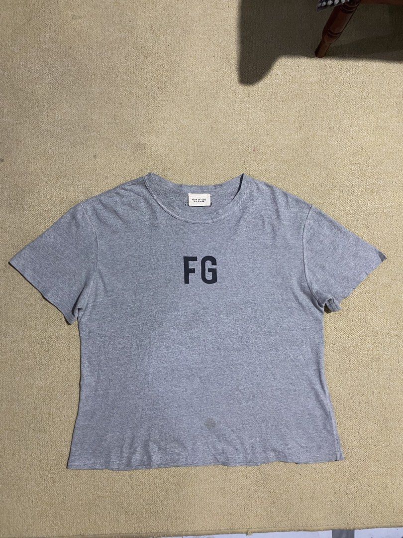 Fear Of God Sixth Coll (Category: Tshirts & Polo Shirts ) located in Alicia. Submitted by adorable-de (Listing ID 1457642537, Image 1). Description: Fear Of God Sixth collection Excellent condition no issue need wash fresh on bale kaka steam lang mga bossing laser print logo niya Boxy type siya boss solid nito ganda pa heavy cotton Size medium on tag dimensions width23’5 length27 colorrate9’8’10 350 plus shipping fee .