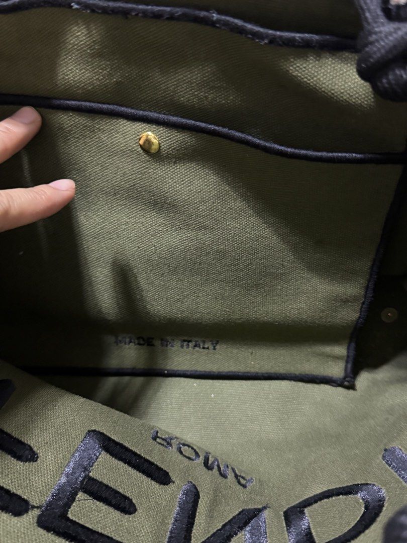 Fendi tote bag (Category: Luxury Bags & Wallets) located in Manila. Submitted by prelovedbyramiah (Listing ID 1457536762, Image 3). Description: .