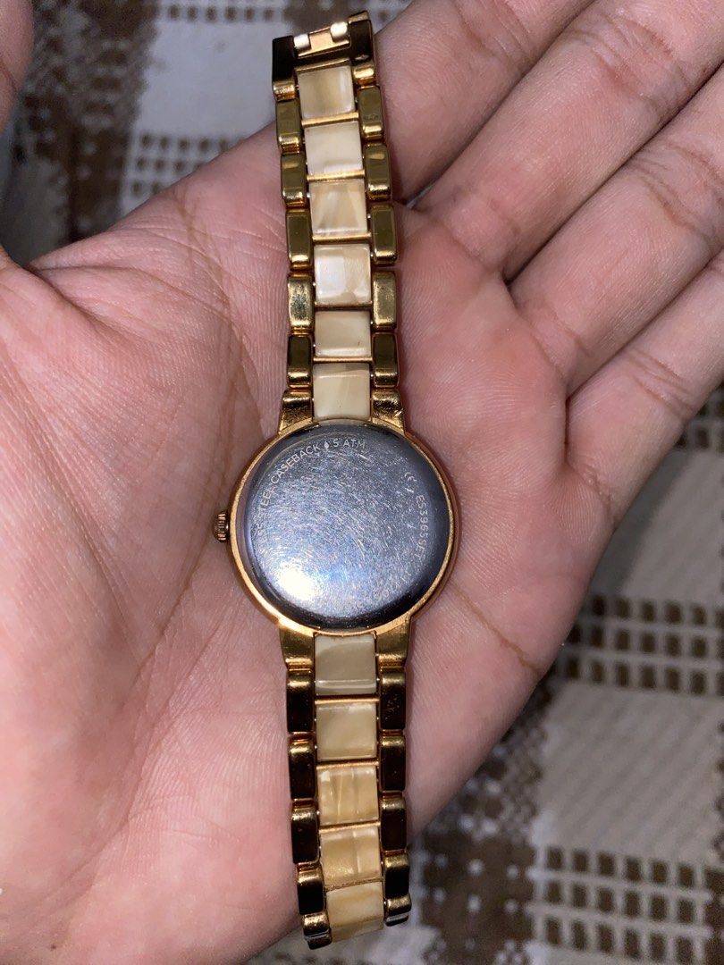 Fossil women (Category: Women's Watches) located in Manila. Submitted by urbanstyle11 (Listing ID 1457558014, Image 3). Description: Fossil womens watch 12k original price .