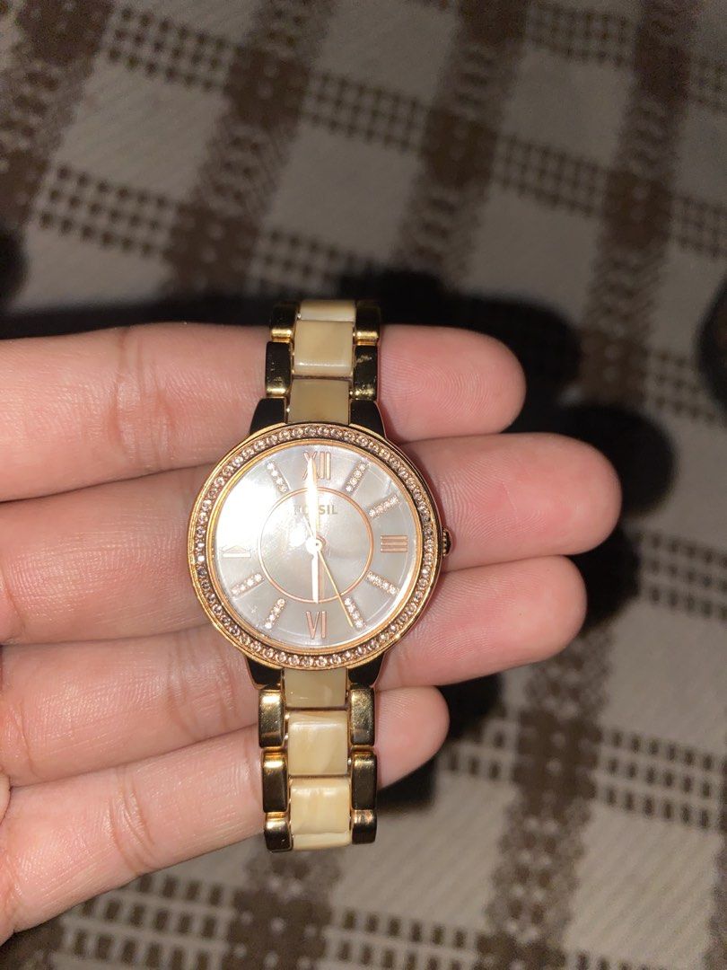 Fossil women (Category: Women's Watches) located in Manila. Submitted by urbanstyle11 (Listing ID 1457558014, Image 2). Description: Fossil womens watch 12k original price .