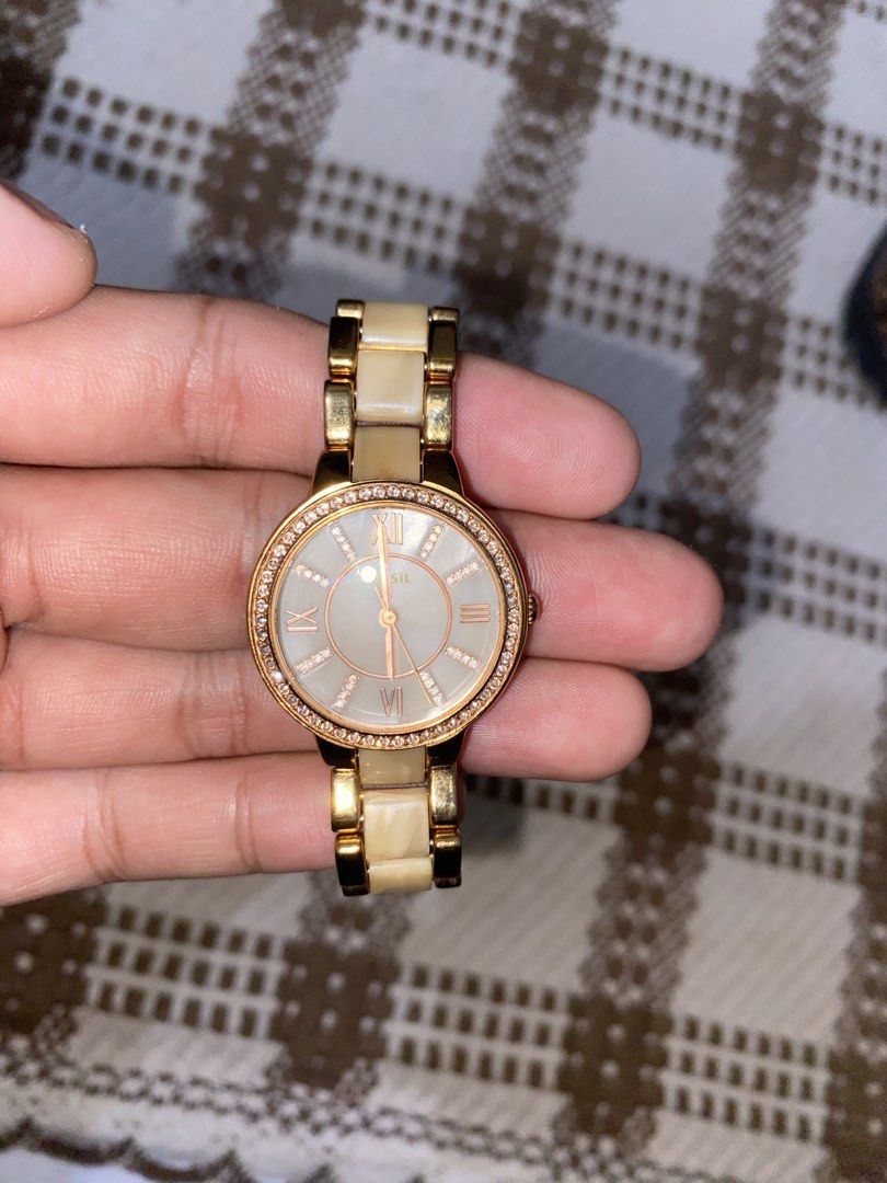 Fossil women (Category: Women's Watches) located in Manila. Submitted by urbanstyle11 (Listing ID 1457558014, Image 1). Description: Fossil womens watch 12k original price .
