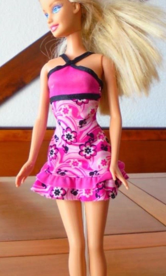 FS: Random barbie clothes (Category: Babies & Kids Fashion) located in Iloilo. Submitted by ignis_ (Listing ID 1457694775, Image 3). Description: Random barbie Dress (budget line) 50 pesos each -1st dress na pigtas and missing yung strap -2nd dress is from BARBIE I CAN BE ART TEACHER playset -3rd dress is from 2009 Barbie Fashionistas "Glam" doll (SOLD) -as is.