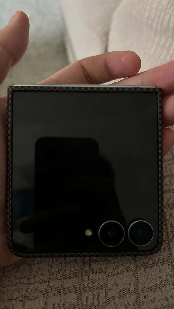 Galaxy Z Flip 7 - Mint - 512gb (Category: Samsung) located in Caloocan City. Submitted by stvgrc (Listing ID 1457541344, Image 1). Description: Issue 1 scratch on the inside screen includes box pitaka case worth 3k original cable.